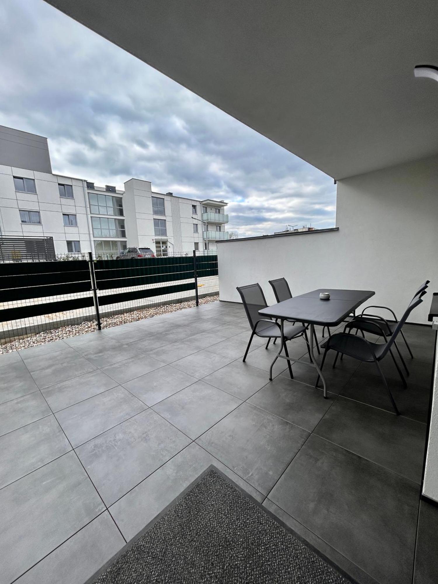 Boleslaviaapartments - Apartament Merci 4, Private Parking Free, Air Condition Болеславець Екстер'єр фото